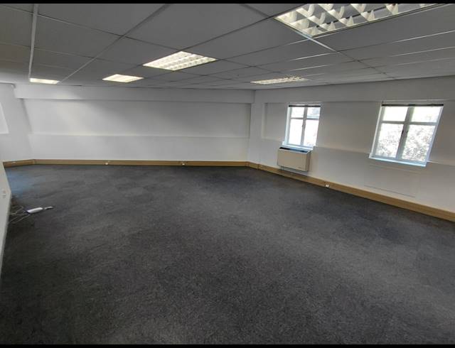 111M² OFFICE TO LET IN FOURWAYS